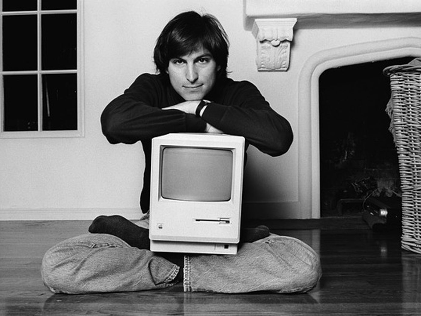 Steve Jobs w/ 1984 Mac